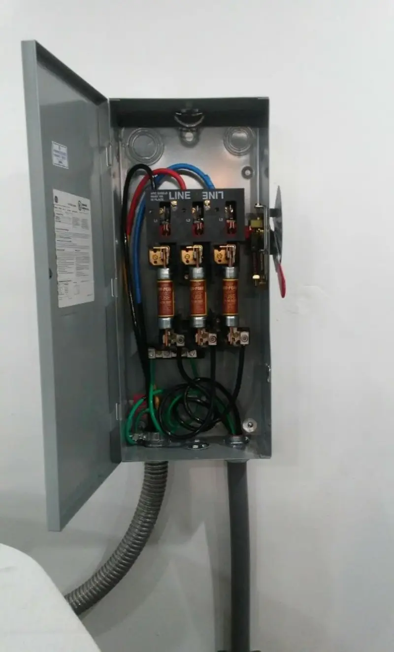 Three-phase disconnect switch installed for Smoke Detector Installation in Mead